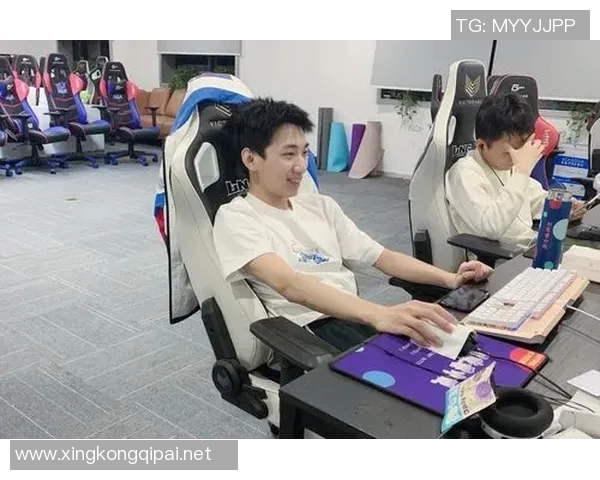 和平精英战术分析LNG战队边路渗透策略与执行细节探讨实时新闻